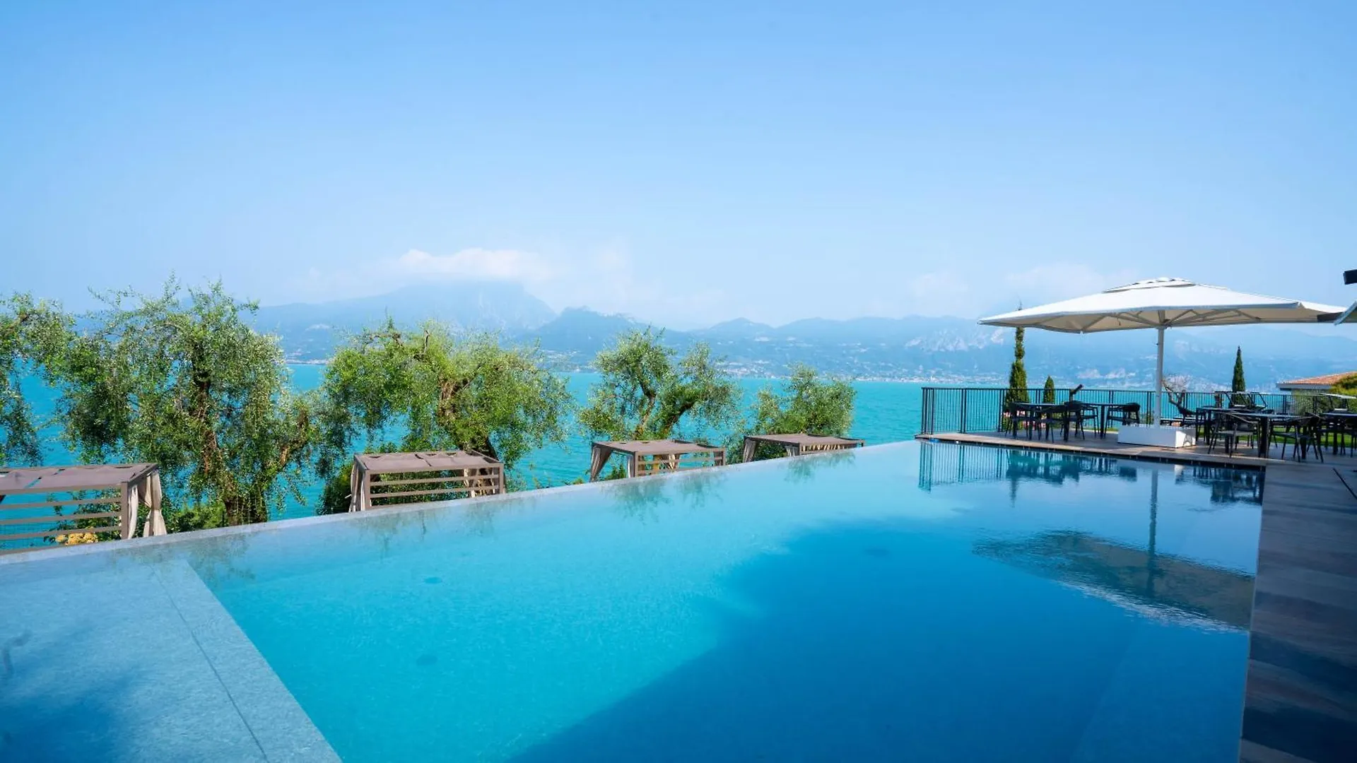 Sky View Garda Lake By Hotel Galvani 토리델베나코