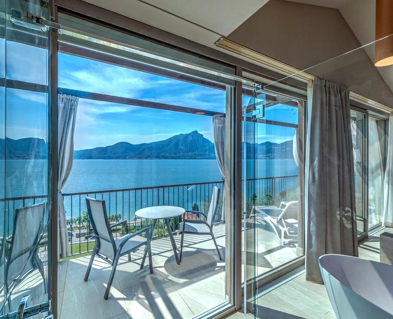 Sky View Garda Lake By Hotel Galvani 토리델베나코