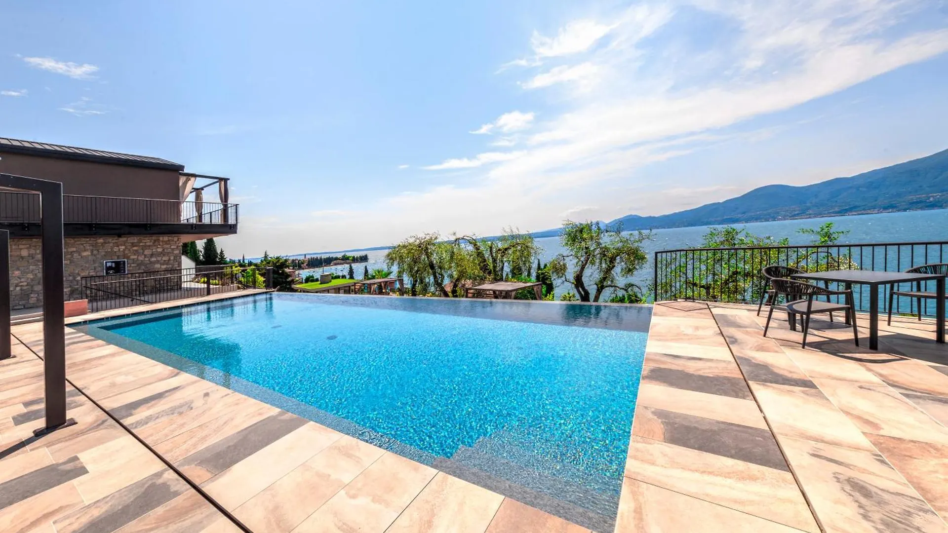 Sky View Garda Lake By Hotel Galvani Torri Del Benaco 4*,  Italy