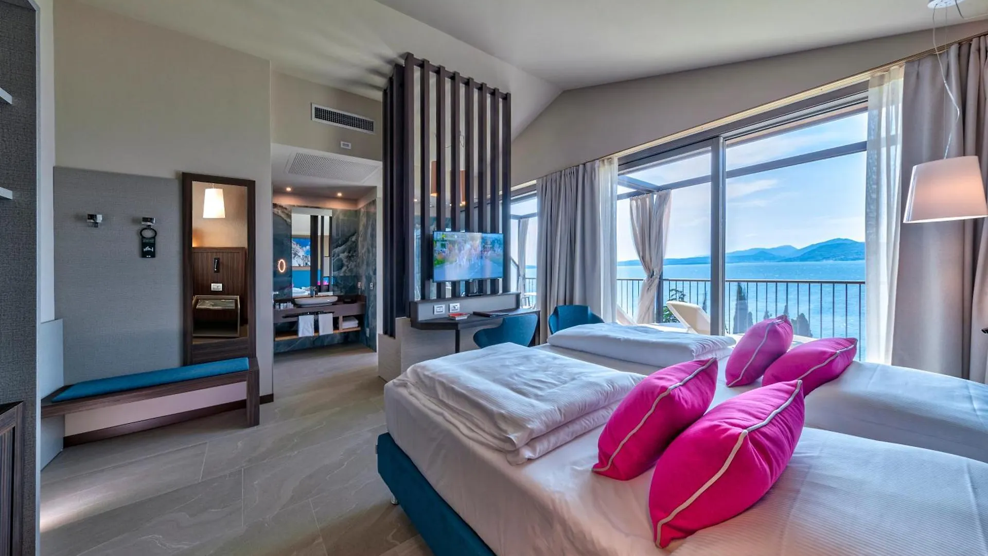 ****  Sky View Garda Lake By Hotel Galvani Torri Del Benaco Italy