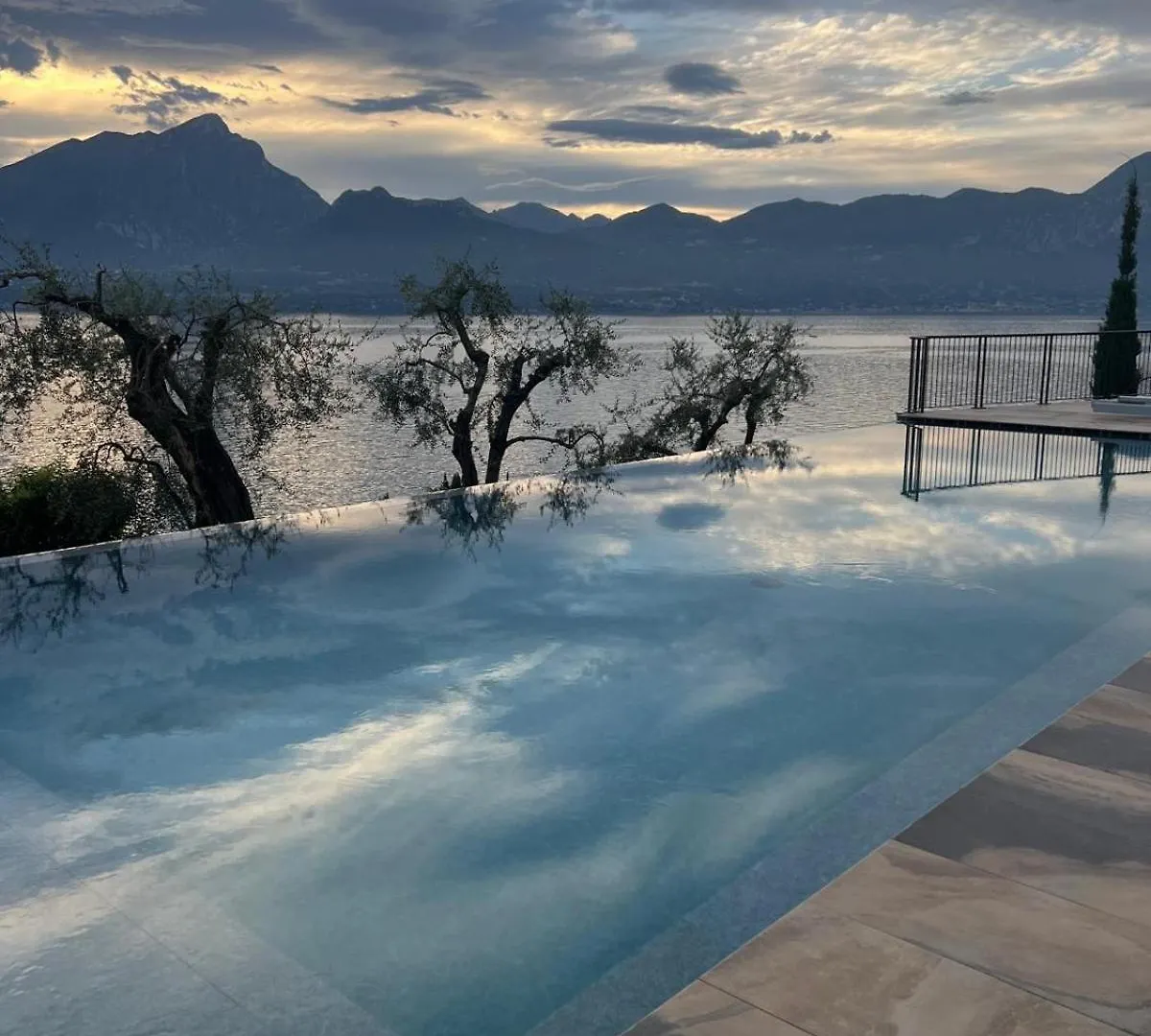 Sky View Garda Lake By Hotel Galvani Torri Del Benaco Italy