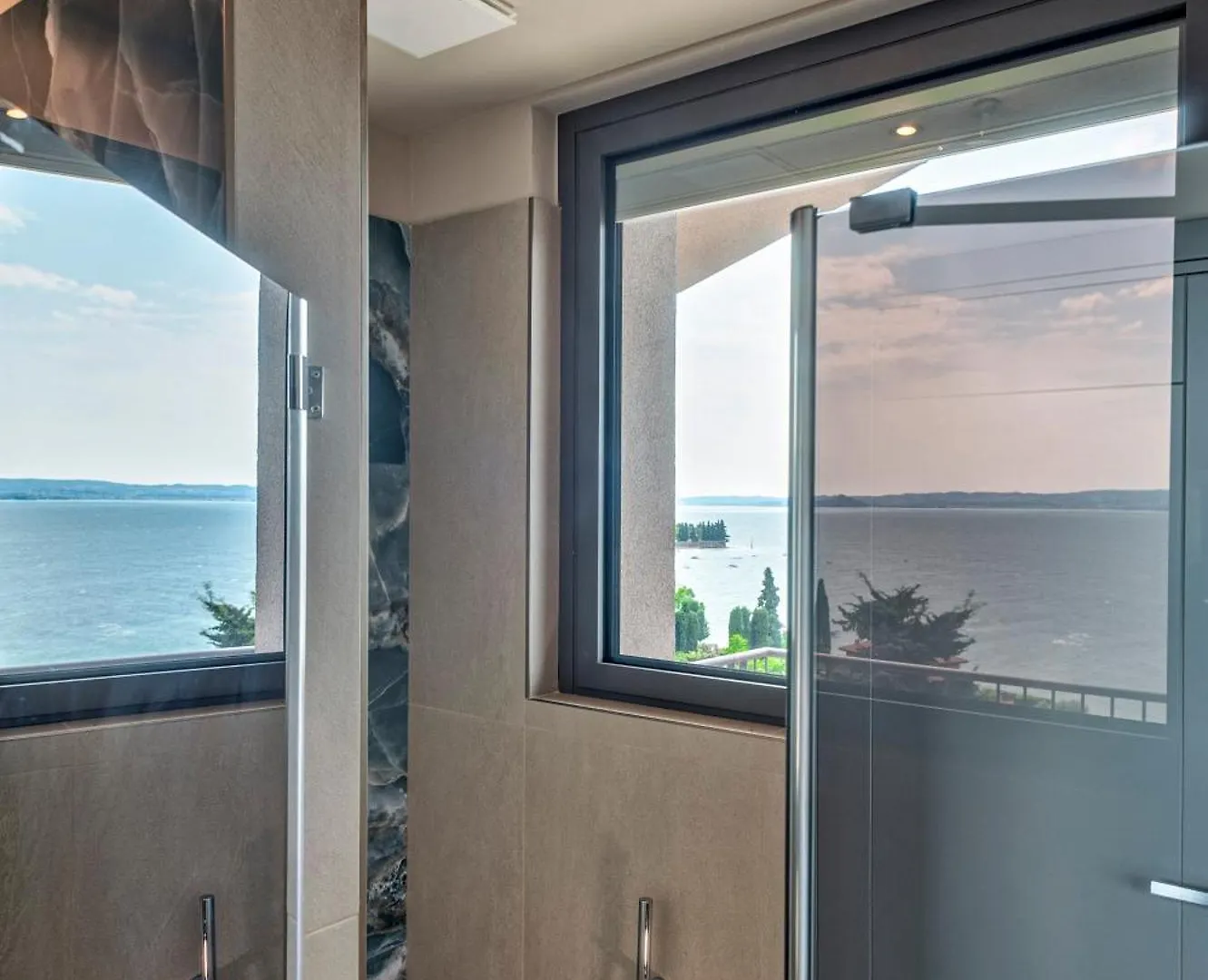 Sky View Garda Lake By Hotel Galvani Torri Del Benaco